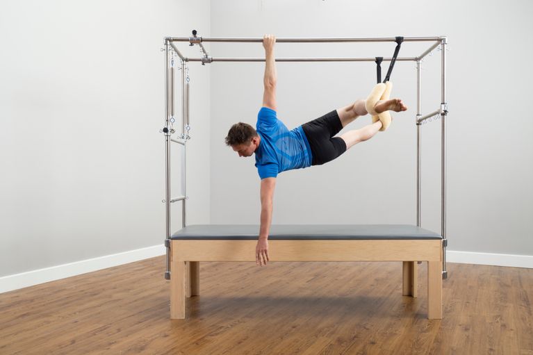 Homme faisant de la gymnastique